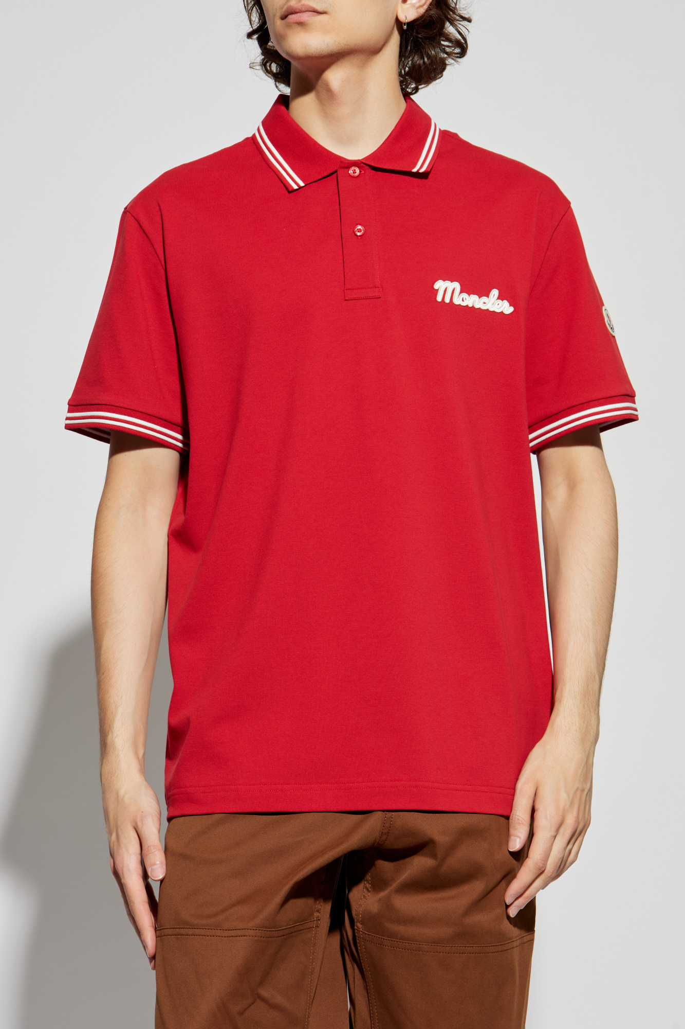 Tシャツ・カットソー MONCLER Logo embroidery polo shirt (K20918A0000589B3G 050) Orange Embroidered Logo Cotton Piquet V-Neck T-Shirt - Polos